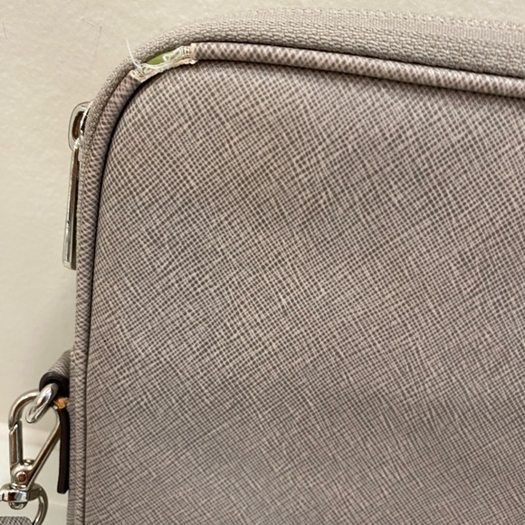 Michael Kors Gray Laptop Case! - Picture 4 of 8
